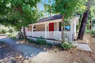 Image de 1br Vintage Cottage, Dog-Friendly, Walk to Town
