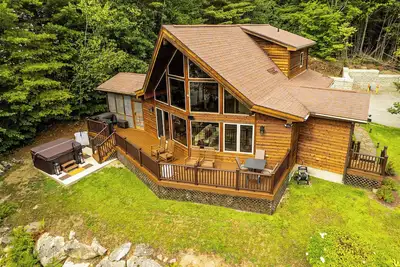 Image de Hot Tub & Outdoor Fireplace: Inviting Hinsdale Gem