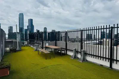 Image de Modern 2br Cbd Apartment w/ Balcony Views of Yarra River & Highrises