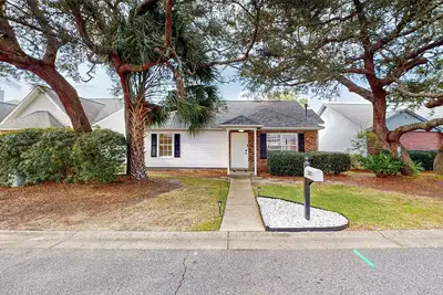 Image de Dog-Friendly 3br Near Destin w/ Fireplace, W & D