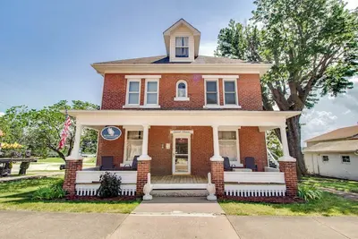 Image de Spacious Riverfront Retreat in Grafton – Sleeps 16 with Modern Amenities