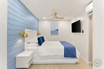 Image de Accessible Downtown Suite w/ Ramp & Curbless Shower – No Stairs