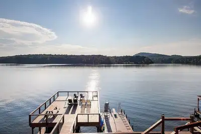 Image de Spacious 4 bedroom with loft home with best view on Lake Tillery!