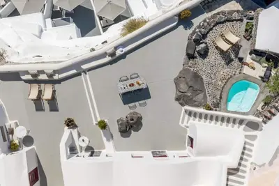 Parathira cave houses by Cycladica