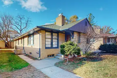 Image de Close to Lake Harriet! Walkable Gem Near Shopping