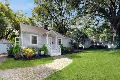 Image de 3 Mi to Dtwn Charlotte! Quiet Haven w/ Fenced Yard