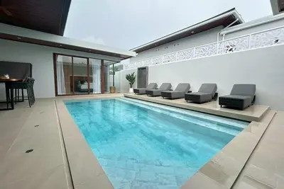 Image de Breathtaking Modern Villa • Sun-Filled Living + Private Pool