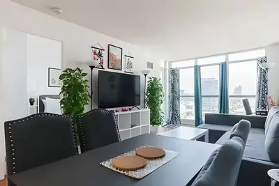 Image de Steps to Everything: Prime Downtown Toronto 2br/2ba with Included Parking