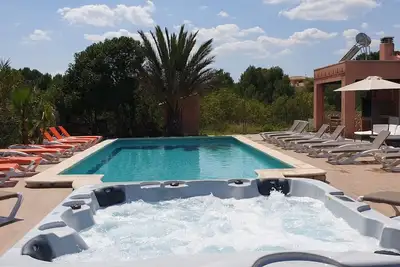Image de ⭐Private 13-Bedroom, 8 Bathroom Villa💦Huge pool💦♨️Jacuzzi ♨️Jacuzzi ❄️Full A/C🍖Bbq🏓Pp