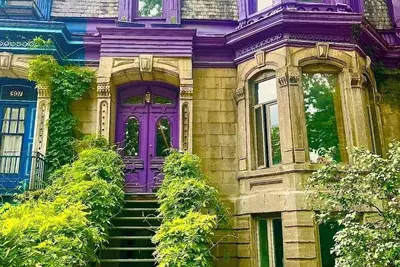 Image de The Purple House | La Maison Mauve \n3 Floor, 7 bed Plateau Victorian House