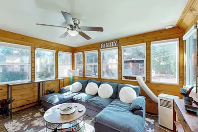 Image de 1br Plus Loft w/ WiFi - Close to Shopping & Hiking