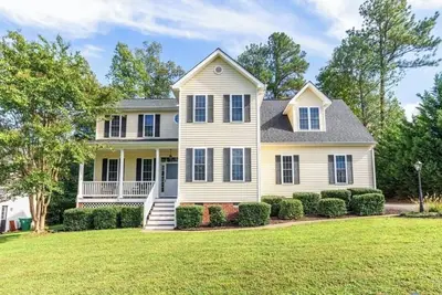 Image de 4br Home • Clean, Comfortable & Fully Equipped