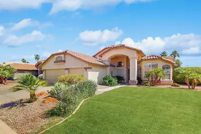 Image de 3br Home w/ Den - Private Pool, Yard & Pool Table