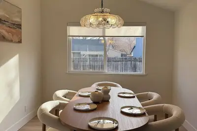 Image de New 4br Cozy Home close to everything! Pet-friendly & remote work friendly