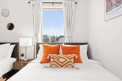 Image de Huge 2br Mins to Nyc+Parking and Elevator King Bed Sleeps 8