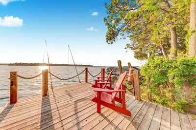 Image de Beautiful Sunsets on the Lake with a 4 Bedroom All Seasons Family Sized Cottage!