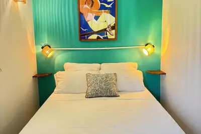 Image de Appartement cosy avec vue sur mer. A seulement 5 min à pied de la plage!