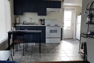 Image de Cozy & Quiet, dog-friendly 2-bedroom Upper in Central Milwaukee