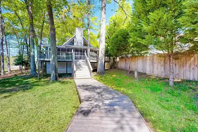 Image de Lakefront Home w/ 2 Boat Slips, Fire Pit, Grill