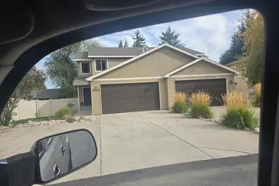 Image de Spacious and comfortable 5-bedroom house near Whitworth University