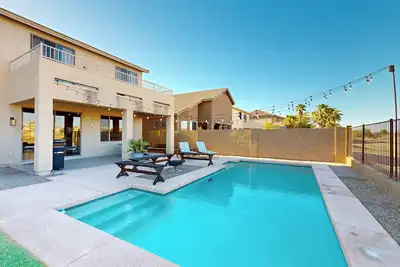 Image de Hot Tub & Game Room: Poolside Paradise in Phoenix!