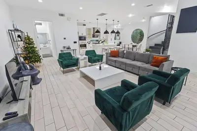 Image de 3br Modern Exec Retreat | Near Med Center + Garage+ Rooftop