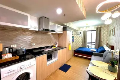 Image de This modern condo is located in the middle of everything Tagaytay has to offer.