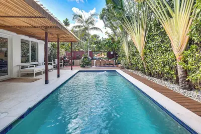 Image de Tropical backyard w/pool: 10 min from Miami Beach!