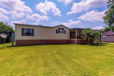 Image de Sunshine House Directly on a Canal