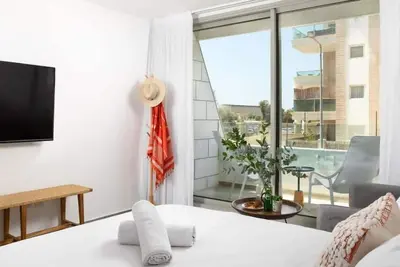 Image de דירה בקומפלקס עם בריכה 100 מטר מהים - By Edomlux