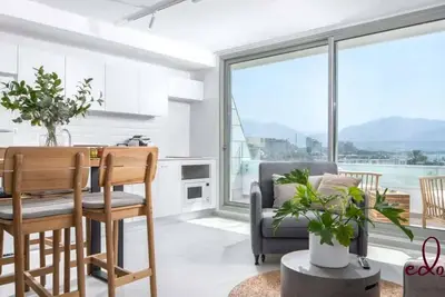 Image de דירה עם נוף מלא לים 50 מטר מהחוף - By Edom