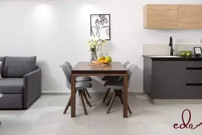 Image de דירה משפחתית מפנקת ליד הים - By Edomlux