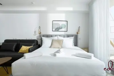 Image de דירת סטודיו מעוצבת 50 מטר מהים - By Edom