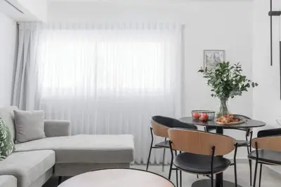 Image de דירת 2 חדרי שינה וסלון 50 מטר מהים- By Edom