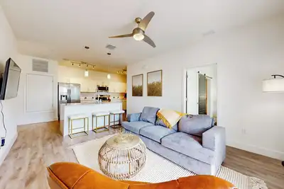 Image de 2 Mi to Uf Campus! Dog-Friendly Condo w/ Pool