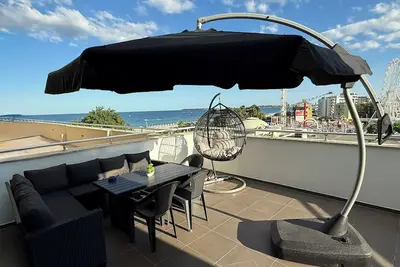 Image de Apartment on Sunny Beach With Sea View.