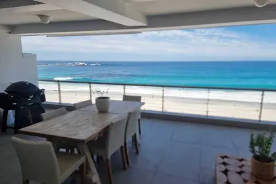 Image de Live the Clifton Dream: Modern 2-Bed  on the Beach presented by Jgm Property