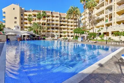 Image de The Poolside Haven