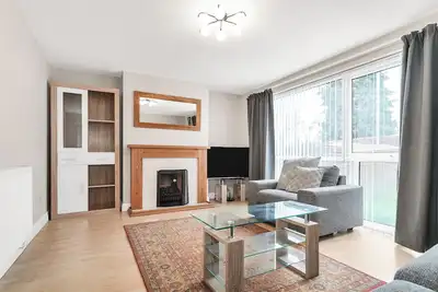 Image de Chic 2-Bed Home with Garden-15min to City Center