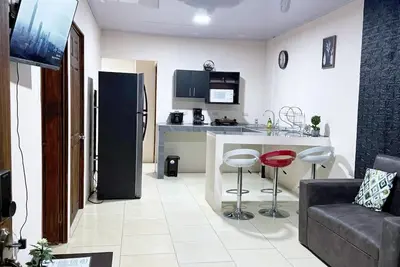 Image de 2 minutes from downtown La Fortuna. Private Jacuzzi. Air conditioning.