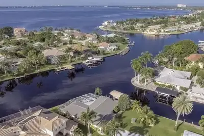 Image de Villa Pura Vida large corner lot directly on the canal in Cape Coral