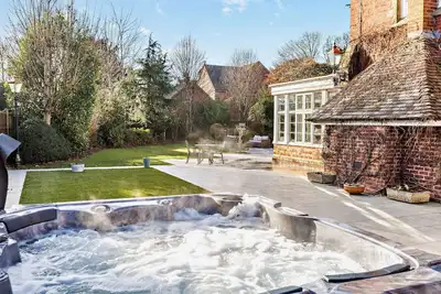 Image de Luxury Detached House, Private Grounds. With Hot Tub, Sauna, Pool Table.