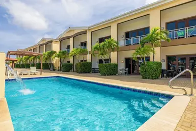 Image de 2 bedroom/2. 5 bath townhome - short 4 minute walk to Eagle Beach!