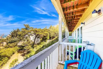 Image de Dog-Friendly Studio with Ocean Views and Balcony - Close to the Beach