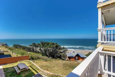Image de Dog-Friendly Condo with Partial Ocean Views - Short Walk to the Beach