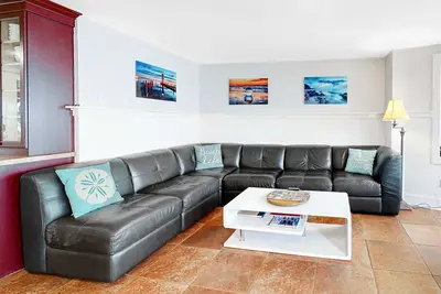 Image de Charming dog friendly historical home with gorgeous ocean views