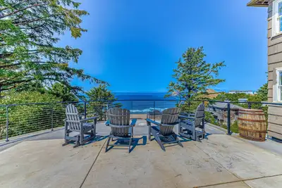 Image de Amazing ocean view escape with seven bedrooms scenic patios and modern interior