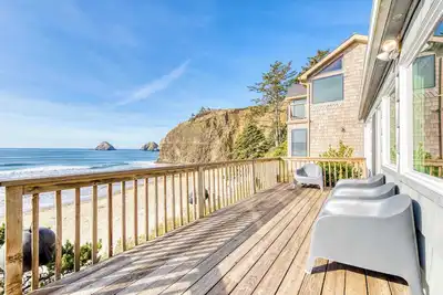 Image de Charming Oceanfront Getaway with Gorgeous Water Views and Easy Beach Access