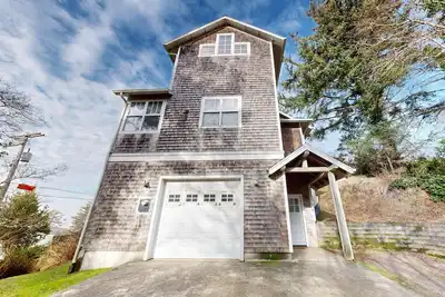 Image de Gorgeous Home with Ocean Views Beach Access and Private Hot Tub