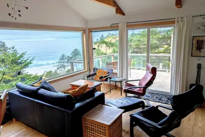 Image de Airy Beach Home with Two Decks Ocean Views Close to Beach Access